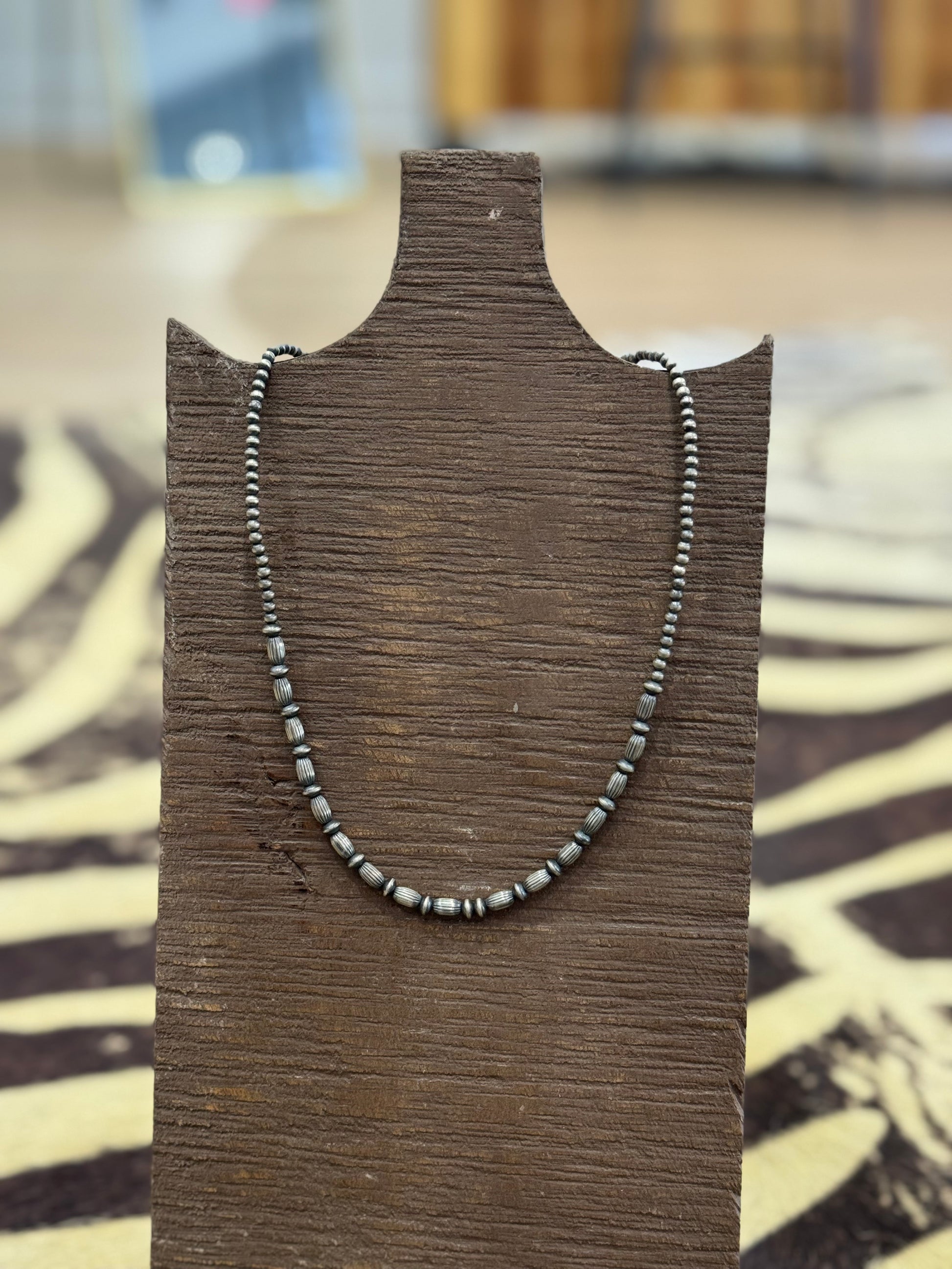 Navajo Pearls Graduated 18"