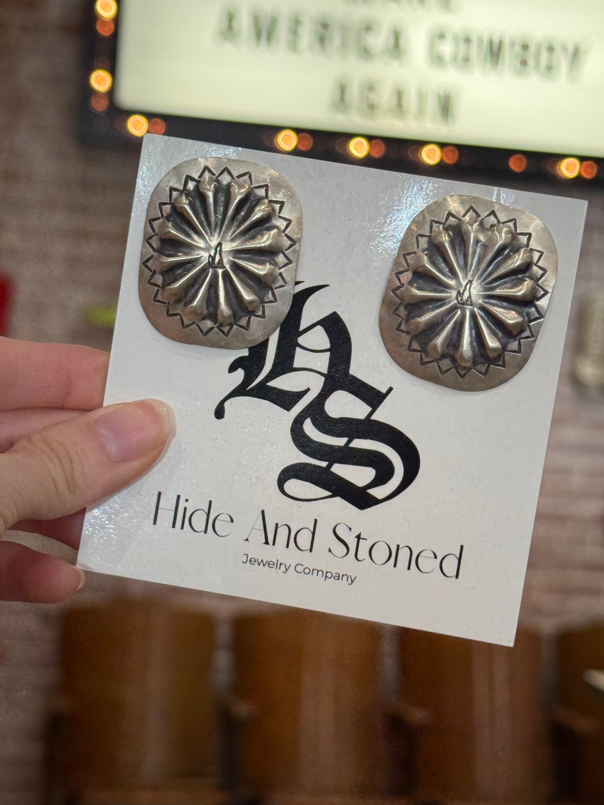 SS Big Wolf Concho Studs