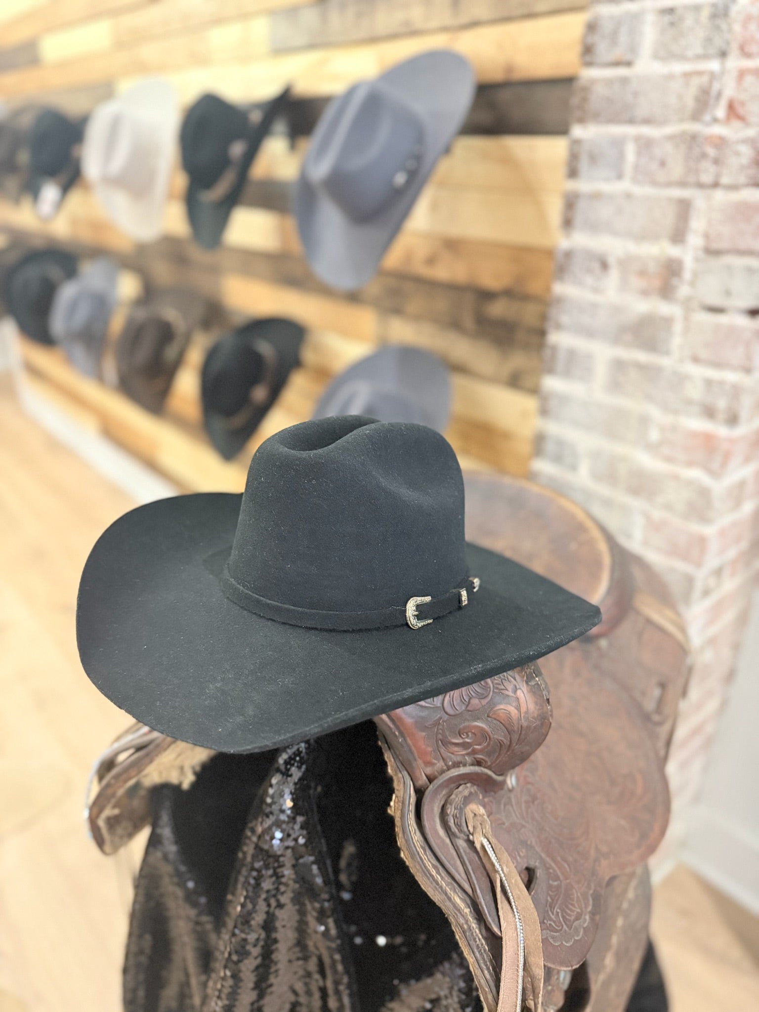 *CLEARANCE HAT* Black Felt